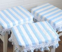 taie d'oreiller sur le tabouret