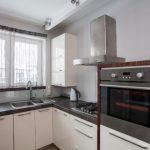 Forno em um armário baixo
