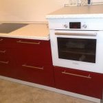 Forno em um armário alto