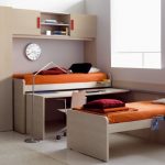 Lit superposé transformable avec table