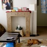 Faux foyer avec des boîtes en carton faites-le vous-même