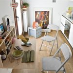 Table compacte sous la forme d'une étagère