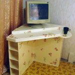 Table d'ordinateur en carton