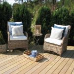 Beau et élégant mobilier en osier