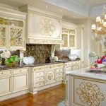 Belle cuisine avec une île baroque