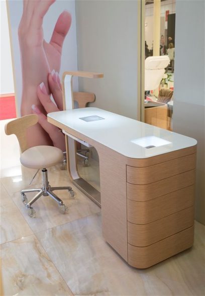 Belle table de manucure
