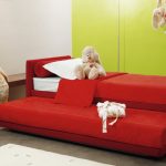 Lit de sortie rouge pour les filles