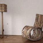 Fauteuil à bascule et lampadaire en carton