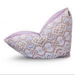Fauteuil pouf aux couleurs inhabituelles