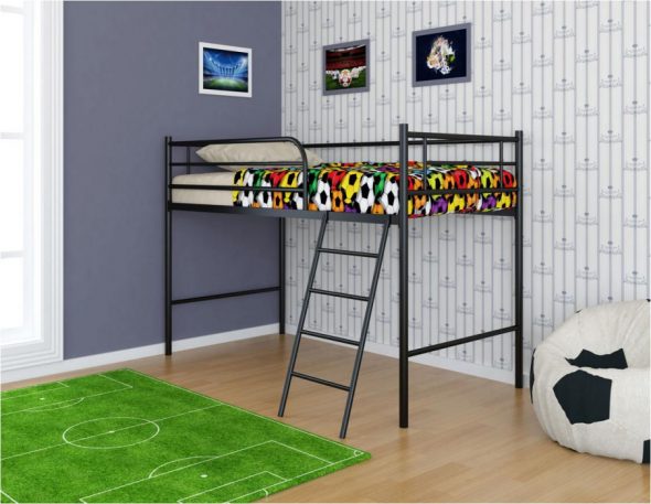Lit grenier pour un joueur de football