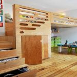 Lit mezzanine avec espace de travail et armoire intégrée