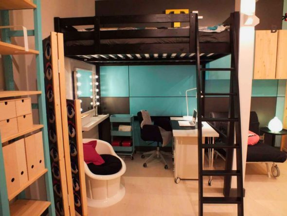 Lit mezzanine avec espace de travail en bas