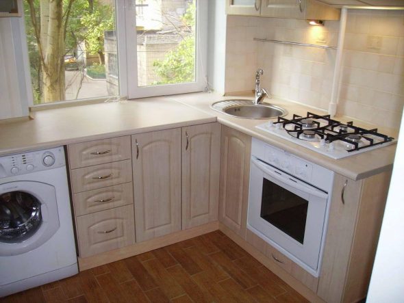 Bouleau De Cuisine Avec Électroménagers Intégrés