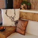 Noix milanaise en combinaison avec des objets de décoration en cuir
