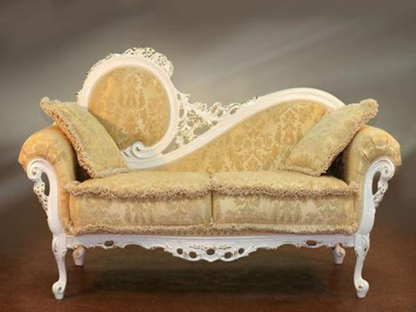 Petit canapé baroque doux
