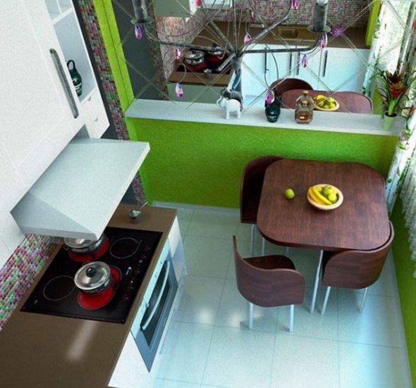 Chaises insolites, reprenant la forme de la table