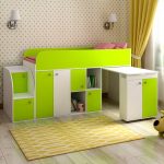 Modèle de lit bas avec table coulissante et casiers pratiques