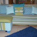 Canapé rayé avec pouf