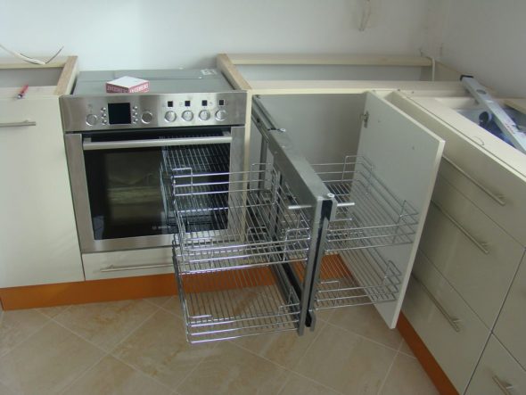 Paniers à mailles sous l'évier