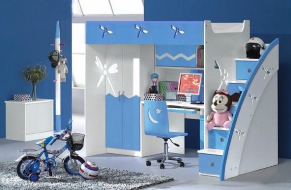 Blauw babybedje voor een jongen