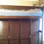 Lit mezzanine et armoire en bois massif