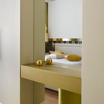 table de maquillage dans la chambre