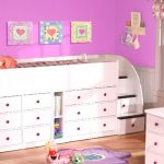 Lit pour les enfants de plus de 3 ans avec haut pare-chocs