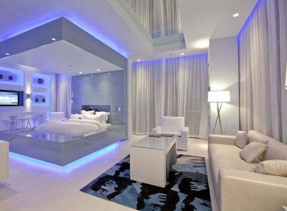 Chambre à coucher-salon avec un lit