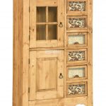 Mobilier ancien en bois dans la cuisine