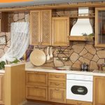Cuisine en bois élégante avec décor