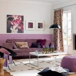 Salon élégant et confortable avec cheminée