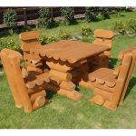 Table et chaises en rondins