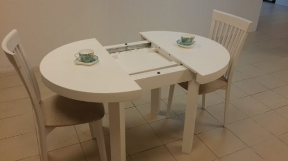 Table ronde pliante à partir d'un arbre naturel