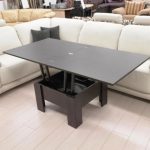 transformateur de table avec un canapé