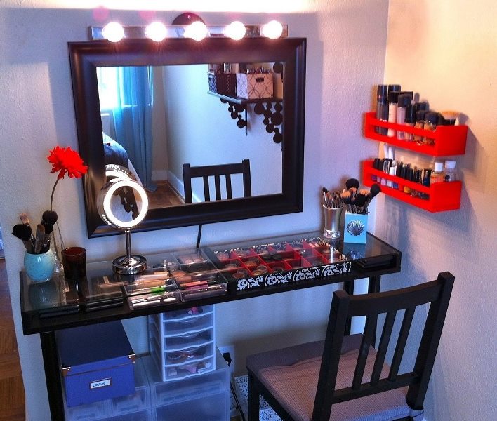 table de maquillage