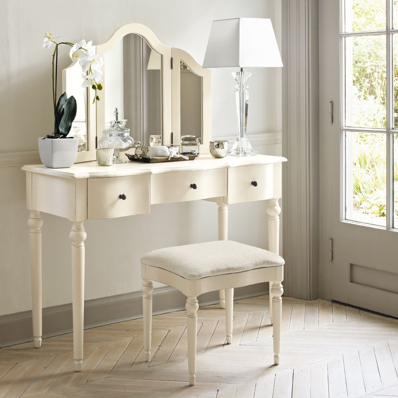 table de maquillage