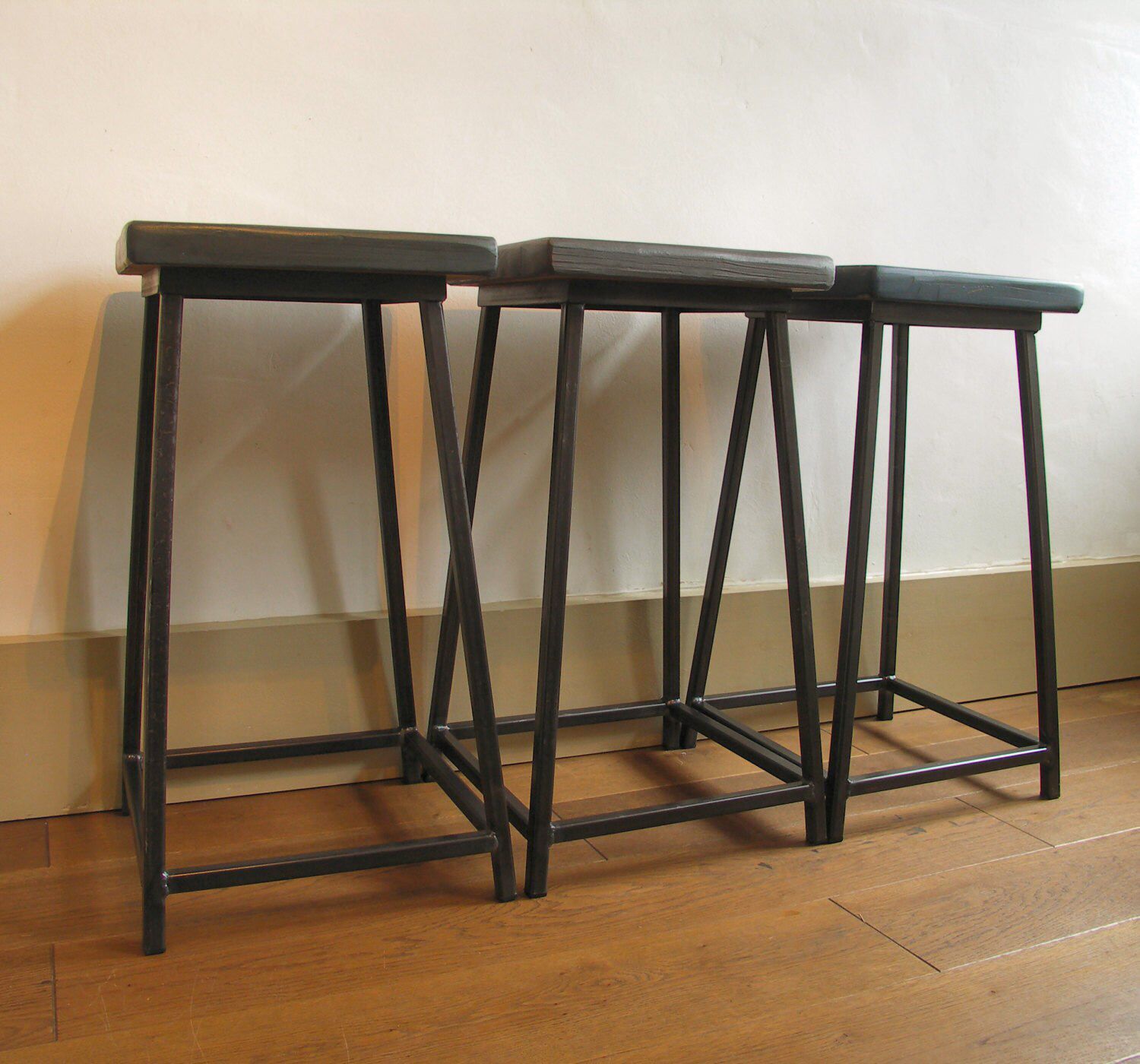 chaises avec pieds profilés