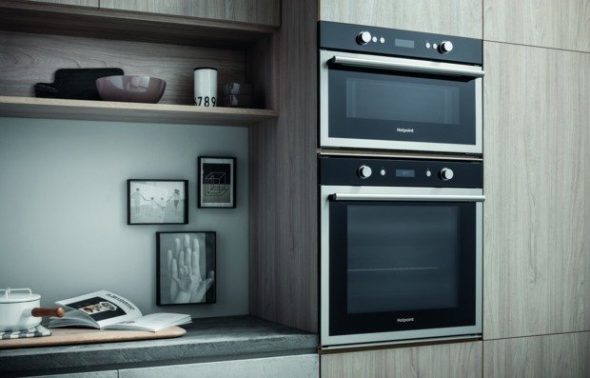 Colocação confortável do forno a uma altura
