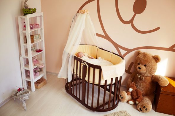 Bébé douillet avec ours en peluche