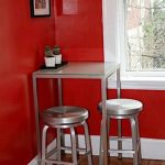 Table haute en métal avec chaises