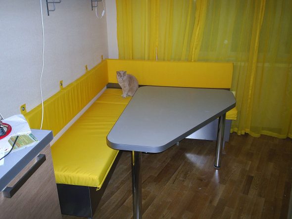 Coin cuisine jaune