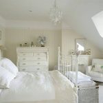 Chambre classique blanche