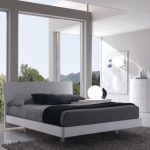 Mobilier blanc dans la chambre à coucher - moderne