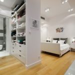 Divisória de guarda-roupa branca para o quarto