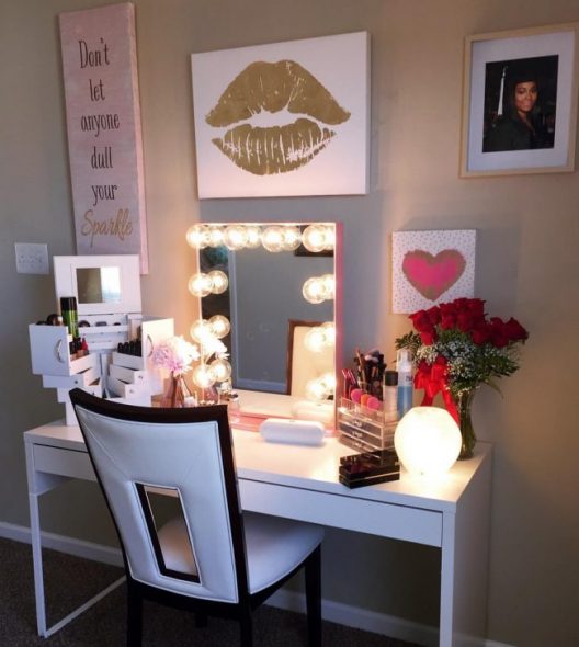 Coin des dames avec miroir de maquillage