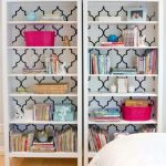Cabinet ouvert décor mural