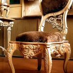 Chaise en bois insolite