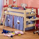 Lit bébé avec espace de jeu