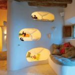 Lits d'enfants dans des niches