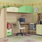 Lits superposés avec espace de travail